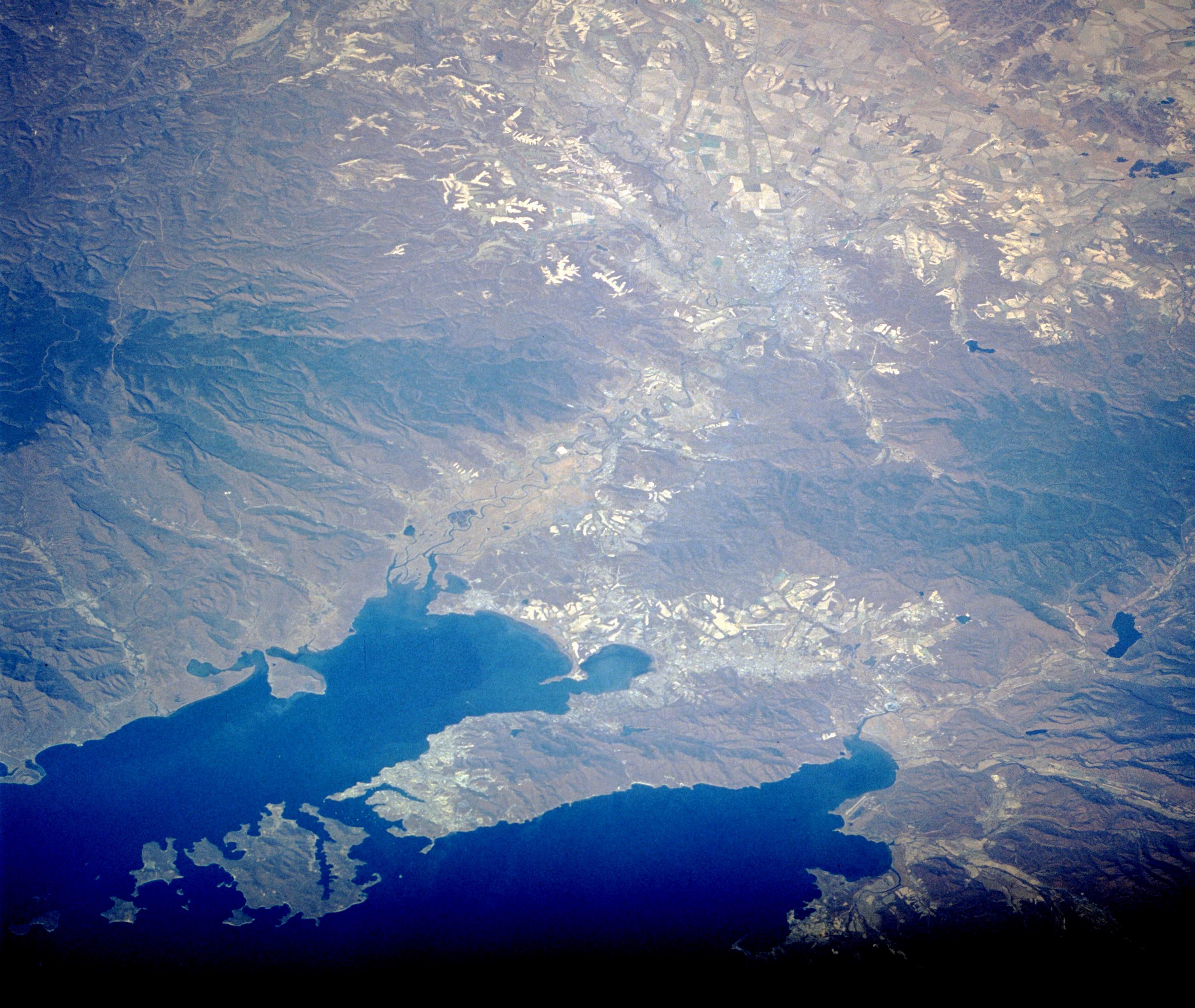Владивосток - фото из космоса