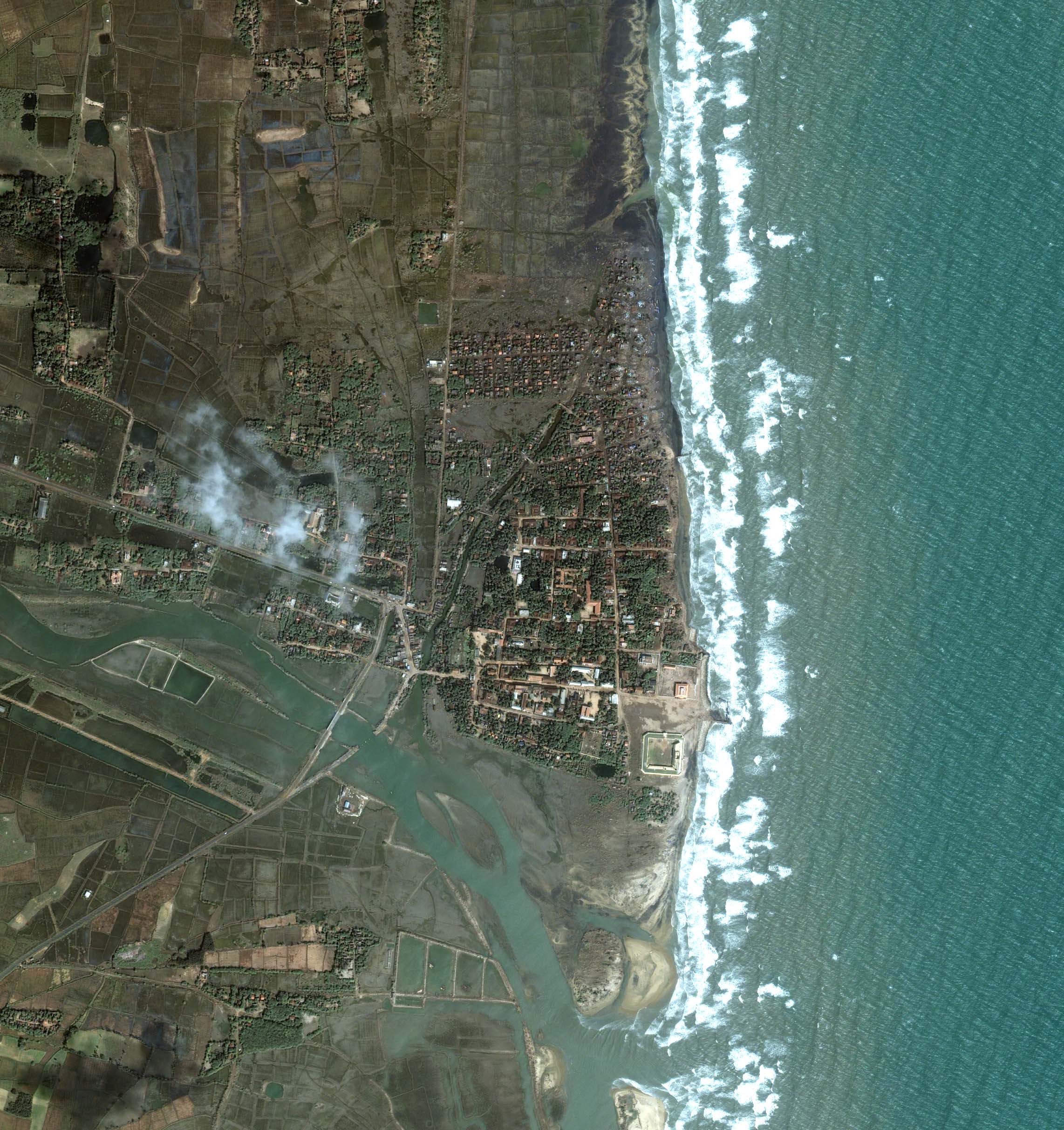 Фото цунами из космоса. Индия