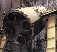 В качестве III ступени ракеты Н1 использовался блок В. Максимальный диаметр блока 7,6 м, высота по стыкам 11,5 м. 