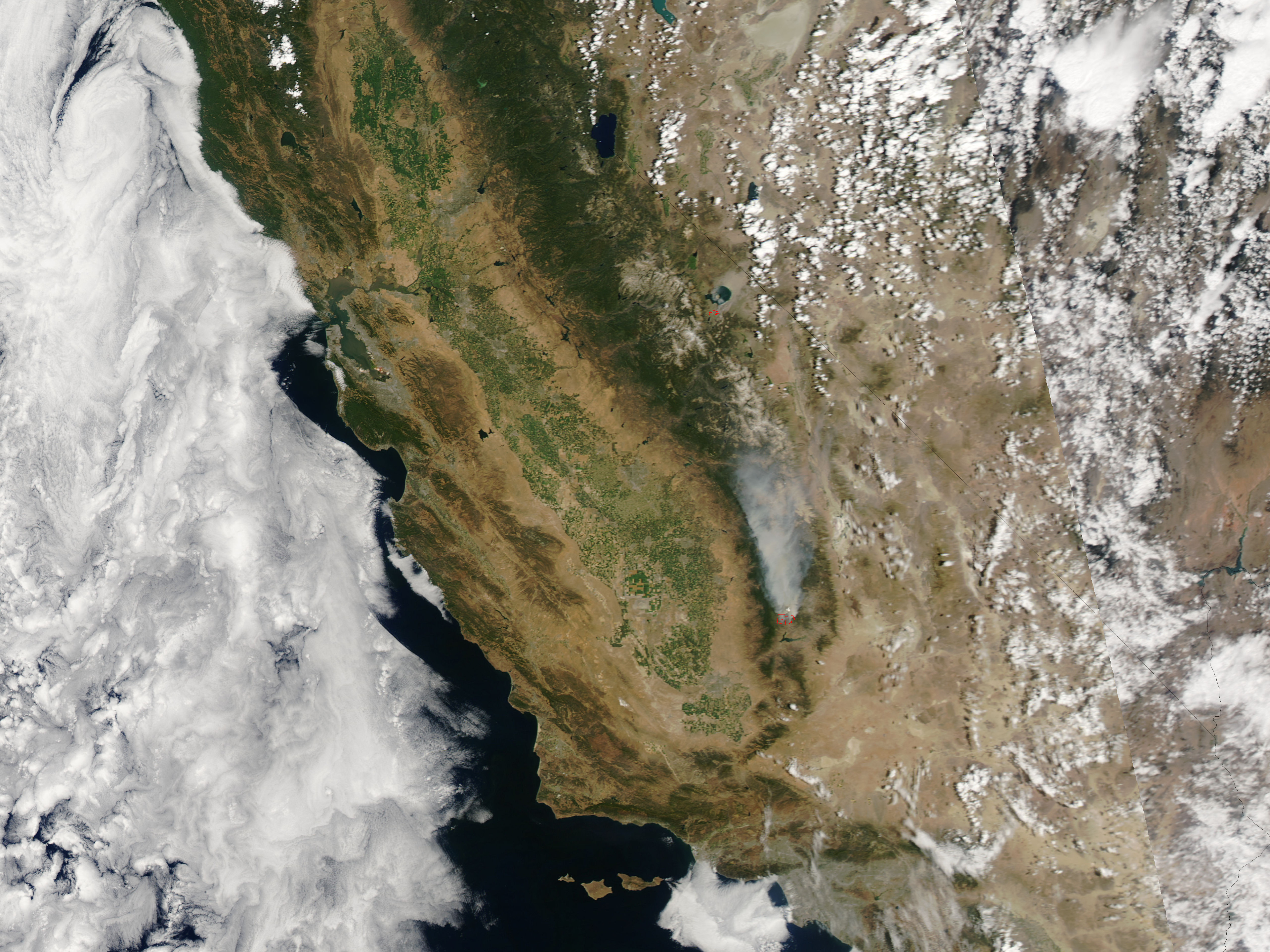 лесные пожары в Калифорнии фото со спутника