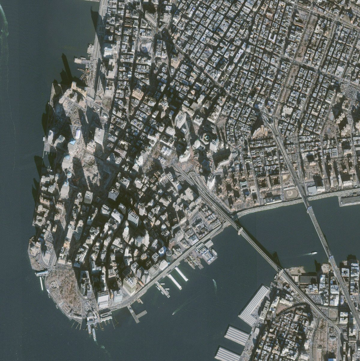Разрушенный всемирный торговый центр - фотография со спутника спустя 3 месяца.