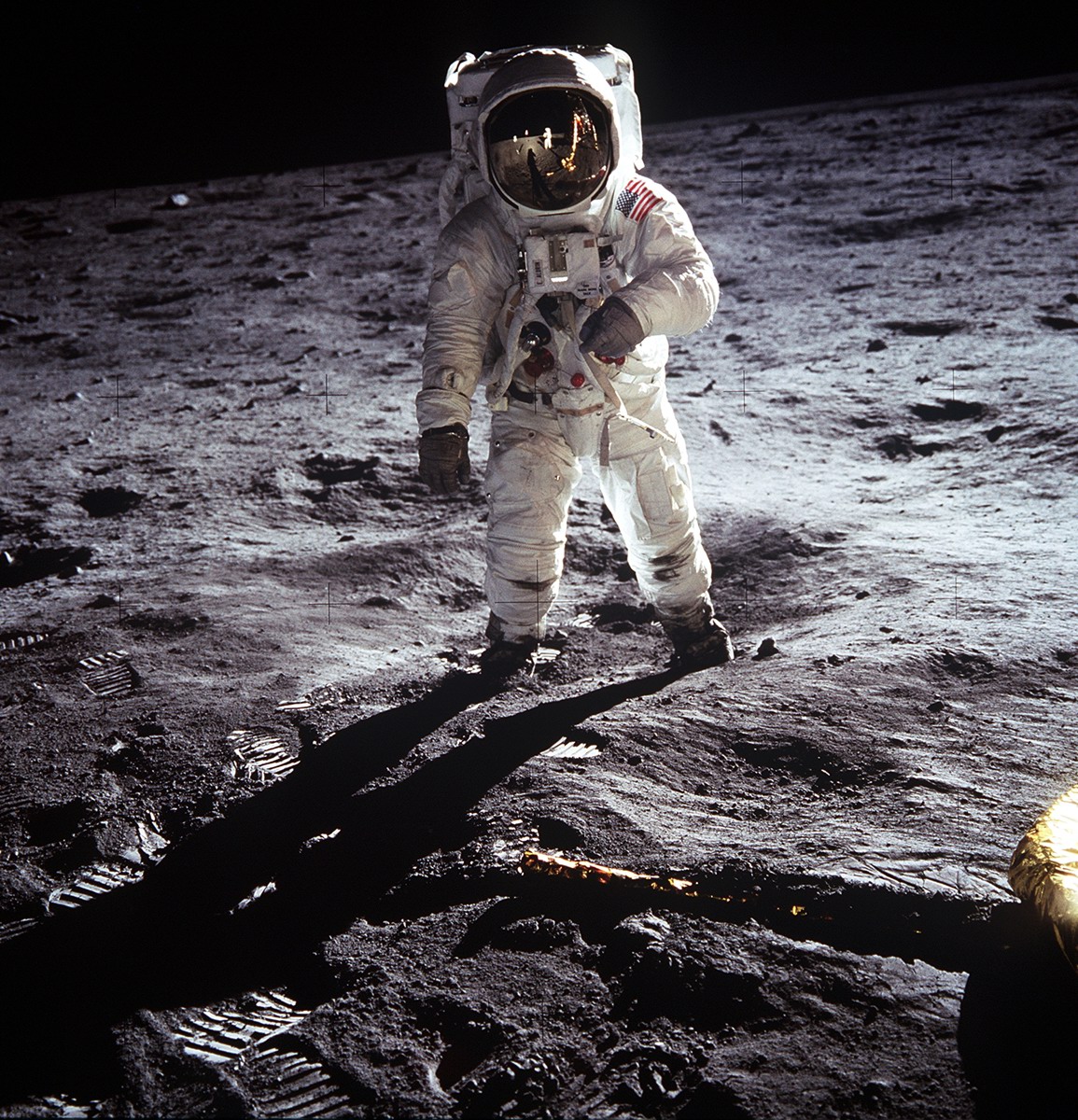 Астронавт на поверхности Луны